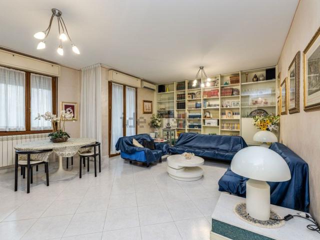 Appartamento in vendita di 140 m² in Via Enrico Medi, 25