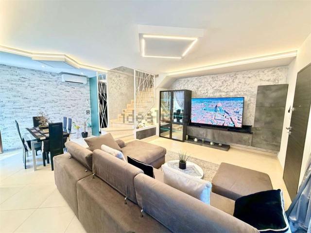 Appartamento in vendita di 140 m² in Via Enrico Berlinguer