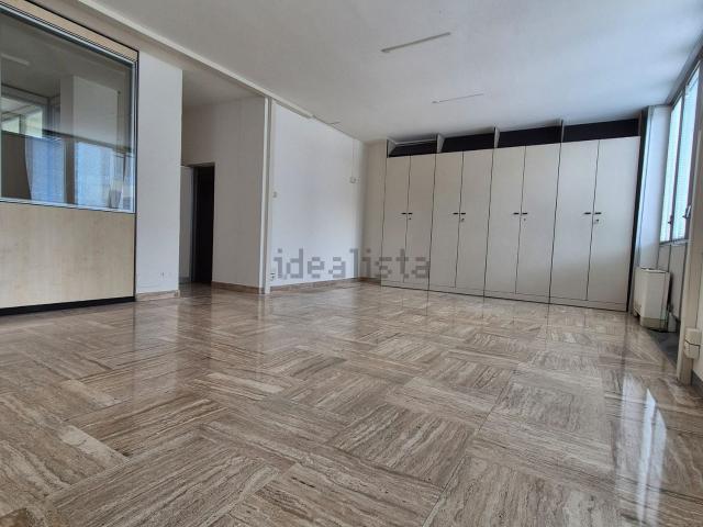 Appartamento in vendita di 140 m² in Via Ercole Oldofredi
