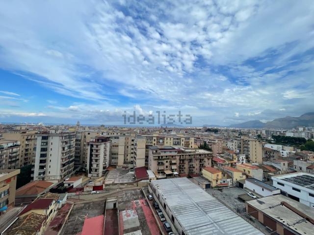 Appartamento in vendita di 140 m² in Via Eugenio l&apos Emiro