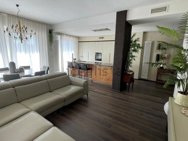 Appartamento in vendita di 140 m² in Via Fabio Filzi, 66