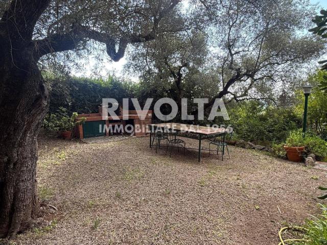 Appartamento in vendita di 140 m² in Via Flacca