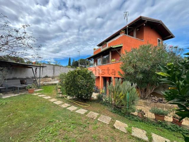 Appartamento in vendita di 140 m² in Via Francesco Crispi, 26