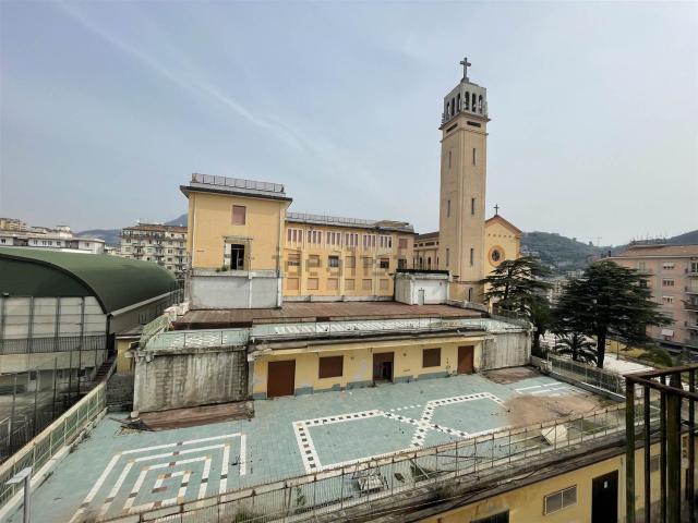 Appartamento in vendita di 140 m² in Via Francesco la Francesca, 44