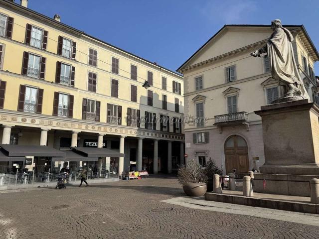 Appartamento in vendita di 140 m² in Via Fratelli Rosselli, 24