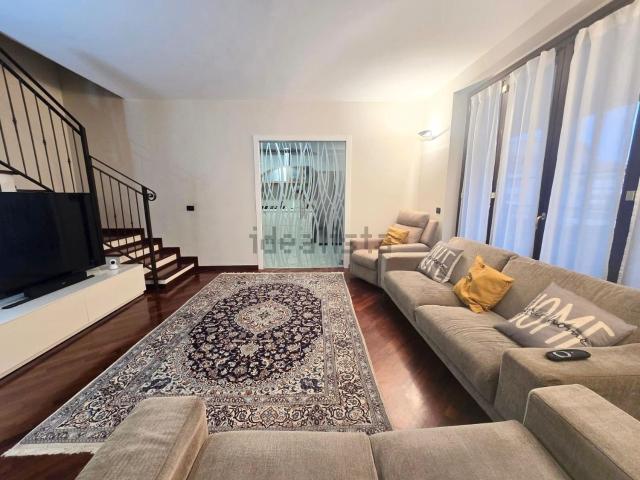 Appartamento in vendita di 140 m² in Via Fratelli Ruffini, 42