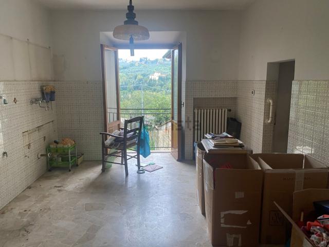 Appartamento in vendita di 140 m² in Via Imprunetana per Pozzolatico, 170