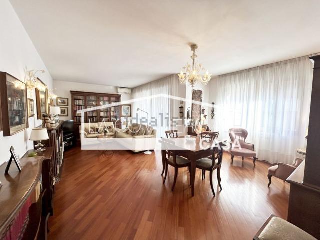Appartamento in vendita di 122 m² in Via Jacopo Palma