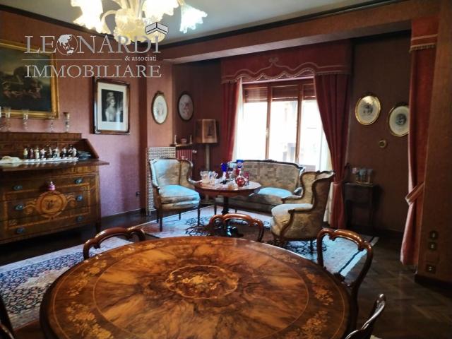 Appartamento in vendita di 140 m² in Via jacopone de todi