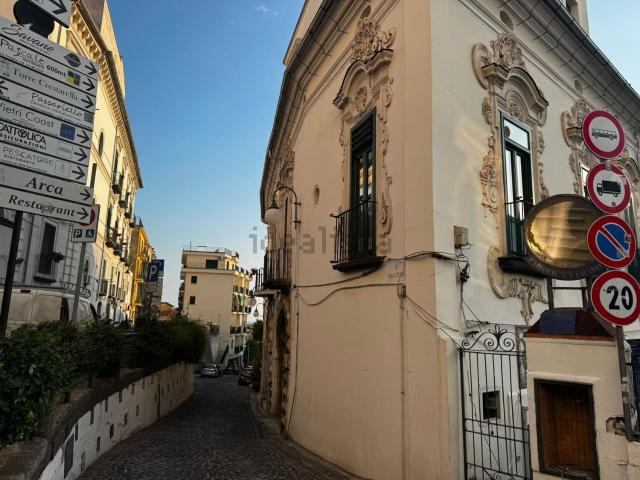 Appartamento in vendita di 140 m² in Via Osvaldo Costabile, 25