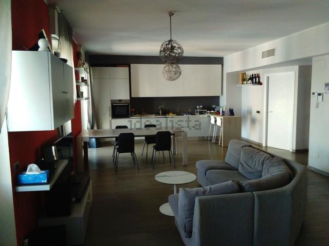 Appartamento in vendita di 140 m² in Via Lorenteggio, 43