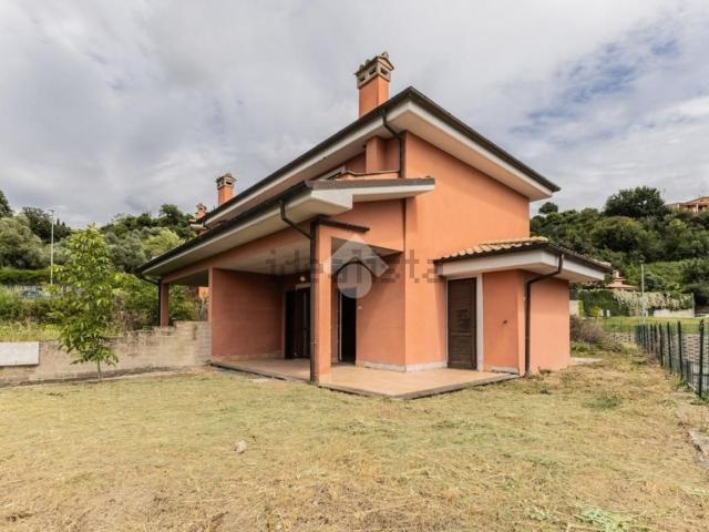 Appartamento in vendita di 140 m² in Via Lazio, 11