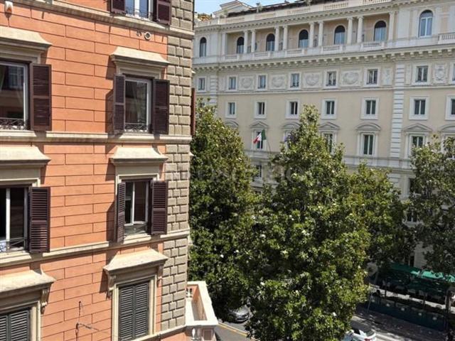 Appartamento in vendita di 140 m² in Via Lazio