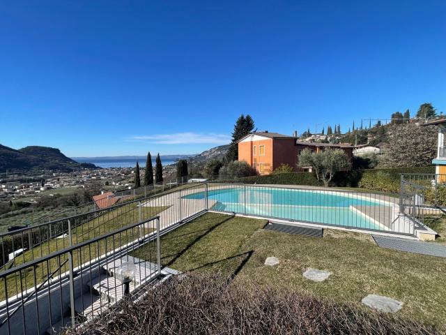 Appartamento in vendita di 140 m² in Via le Sponde