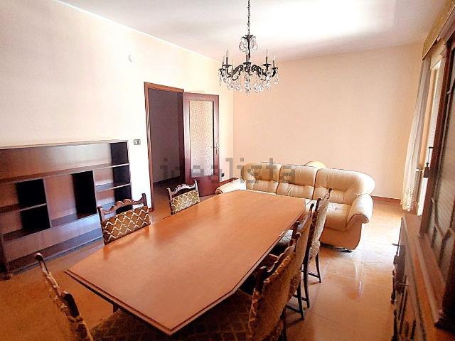 Appartamento in vendita di 140 m² in Via Luigi Orlando