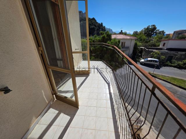 Appartamento in vendita di 140 m² in Via Lungo Aron, 15