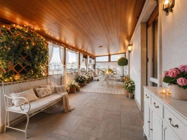 Appartamento in vendita di 140 m² in Via Monte Nevoso, 6