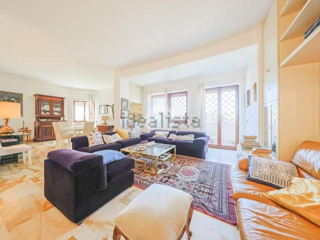 Appartamento in vendita di 140 m² in Via Morlupo, 43
