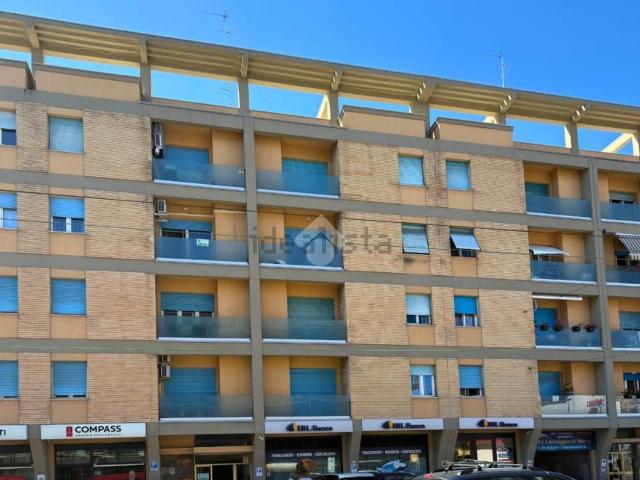 Appartamento in vendita di 140 m² in Via Martiri della Resistenza, 79