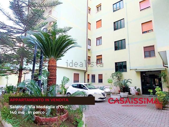 Appartamento in vendita di 140 m² in Via Medaglie D&apos Oro, 38