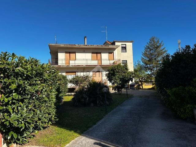 Appartamento in vendita di 140 m² in Via Nettunense, 197