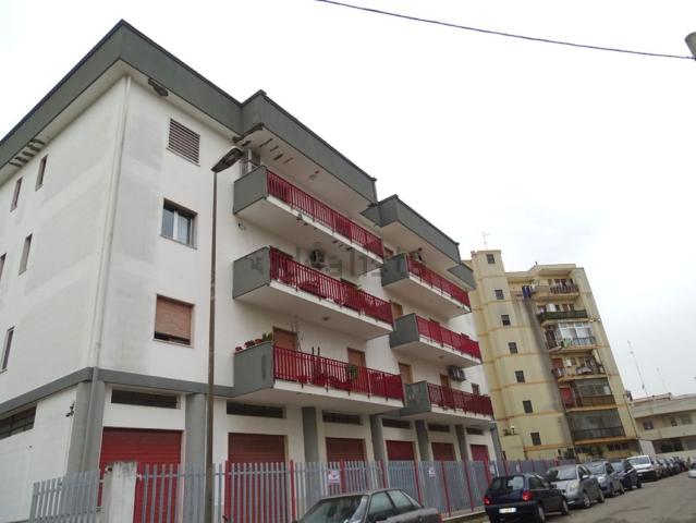 Appartamento in vendita di 140 m² in Via Salvo D&apos Acquisto, 4
