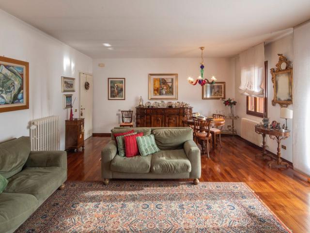 Appartamento in vendita di 140 m² in Via Santa Bona Vecchia