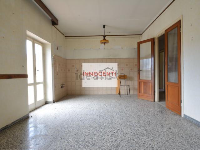 Appartamento in vendita di 140 m² in Via Sarzanese, 5000