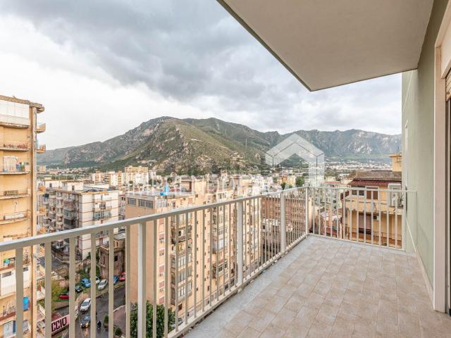 Appartamento in vendita di 140 m² in Via Simoncini Scaglione, 38