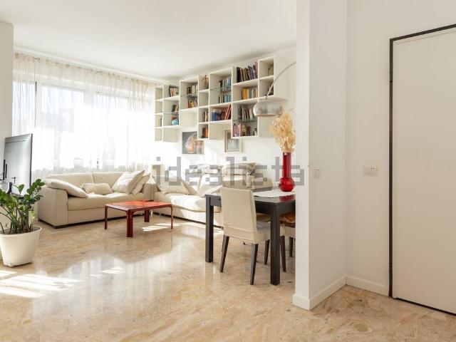 Appartamento in vendita di 140 m² in Via Sporting Mirasole, 43