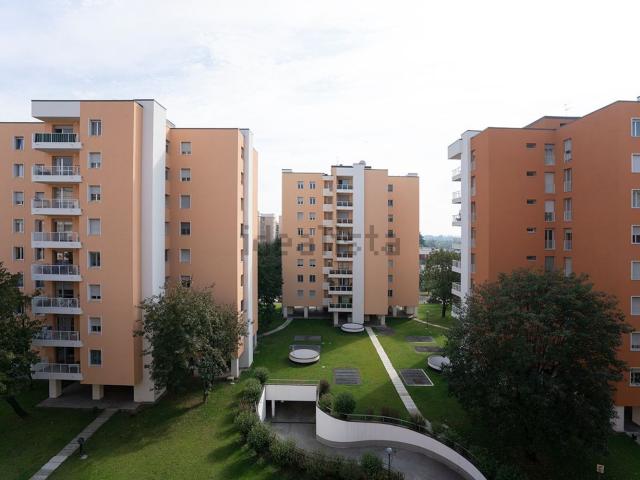 Appartamento in vendita di 140 m² in Via Sporting Mirasole