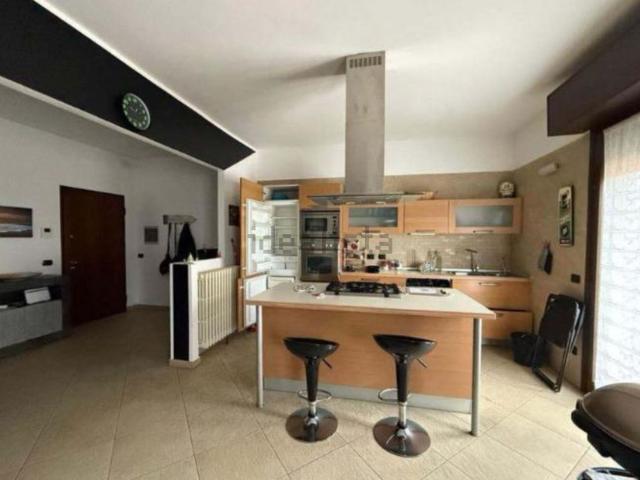 Appartamento in vendita di 140 m² in Via Statale, 91