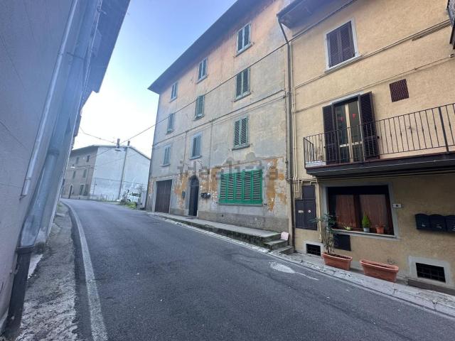 Appartamento in vendita di 140 m² in Via P. San Mattei, 11