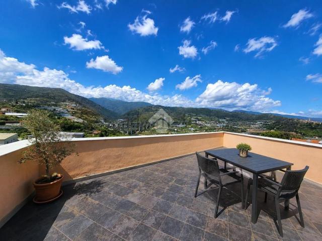 Appartamento in vendita di 140 m² in Via Peri, 19
