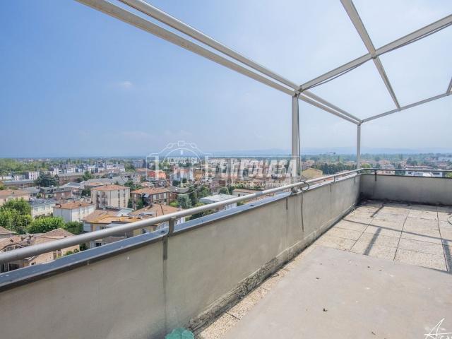 Appartamento in vendita di 140 m² in Via Pietro Giardini