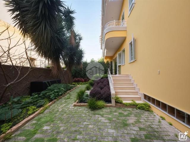 Appartamento in vendita di 140 m² in Via Primo Ottobre, 4