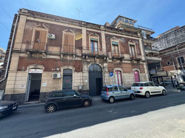 Appartamento in vendita di 140 m² in Via Principe Nicola, 132
