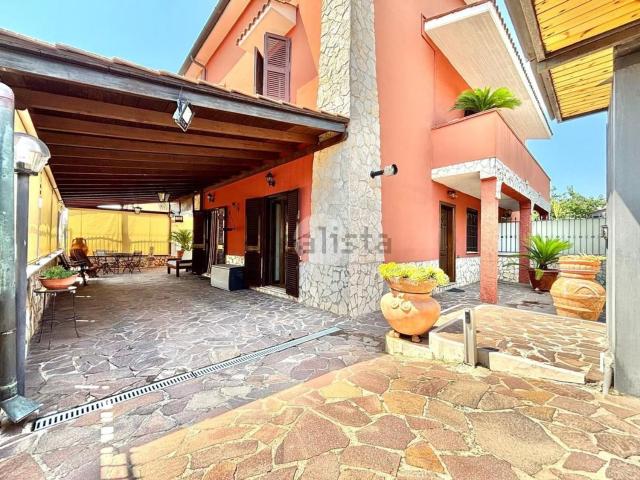 Appartamento in vendita di 140 m² in Via Roberto Melli, 14