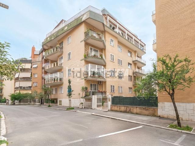 Appartamento in vendita di 140 m² in Via Rocca Sinibalda, 12