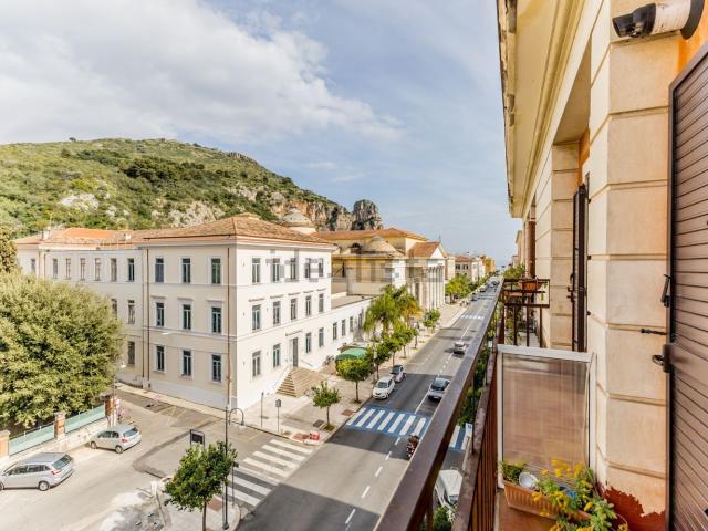 Appartamento in vendita di 140 m² in Via Roma