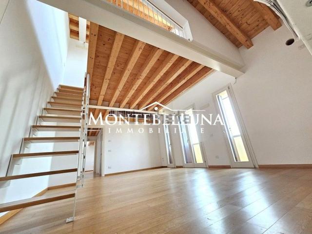 Appartamento in vendita di 140 m² in Via Roma, 35
