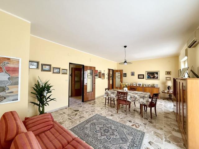 Appartamento in vendita di 140 m² in Via Romagna