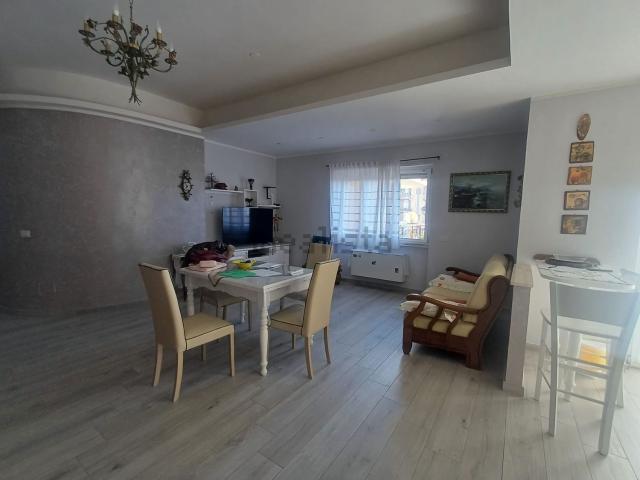 Appartamento in vendita di 140 m² in Via Renato de Martino