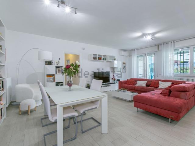 Appartamento in vendita di 140 m² in Via Tazio Nuvolari