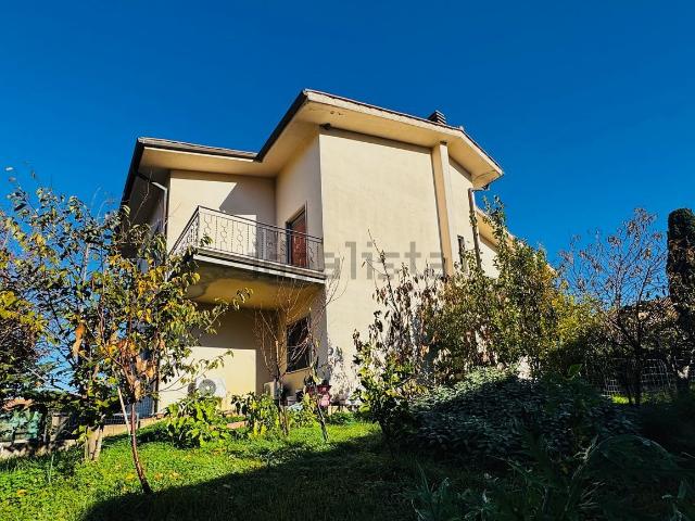Appartamento in vendita di 140 m² in Via Tarquinia