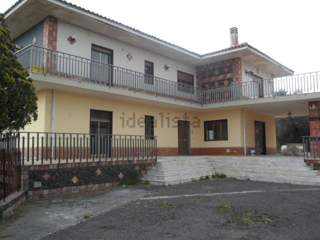 Appartamento in vendita di 140 m² in Via Teocrito, Pedara, CT