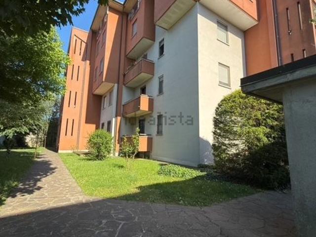 Appartamento in vendita di 140 m² in Via Ugo Foscolo, 9