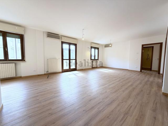 Appartamento in vendita di 140 m² in Via Vittorio Veneto, 5