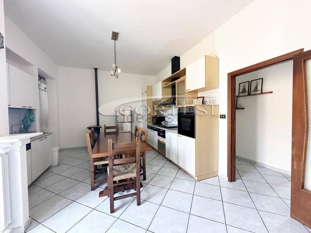 Appartamento in vendita di 140 m² in Viale Angelo Zampini, 16