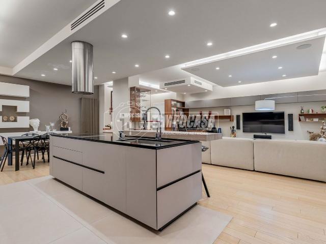 Appartamento in vendita di 140 m² in Viale Camillo Sabatini, 102